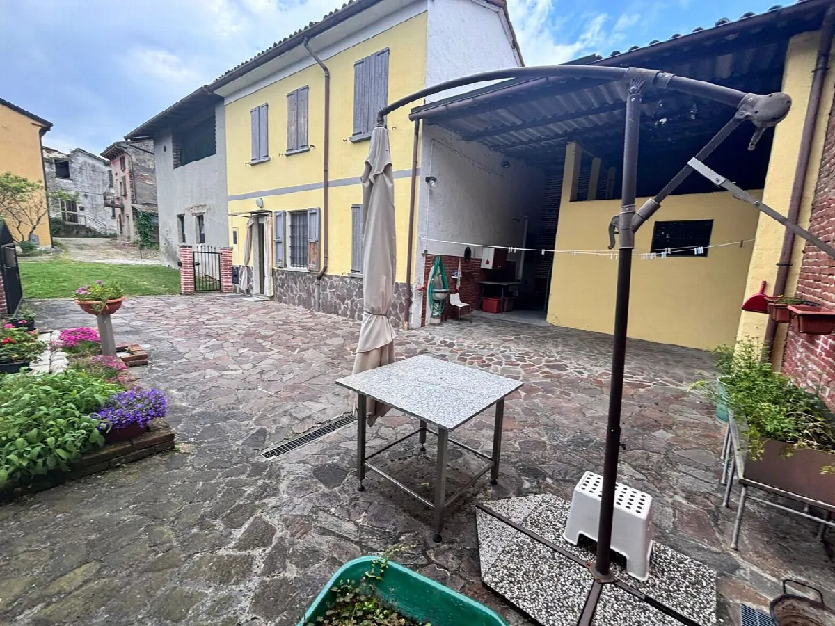 Casa indipendente in vendita a Montù Beccaria - foto 1