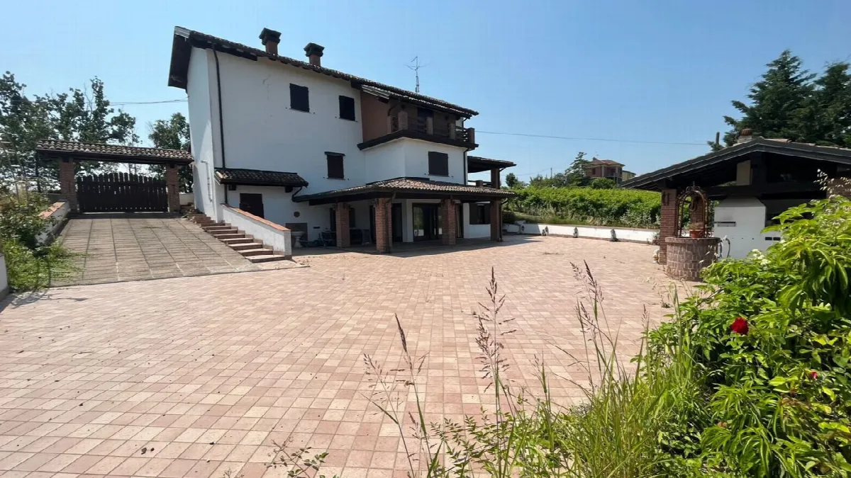 Villa in vendita a Ziano Piacentino - foto 1