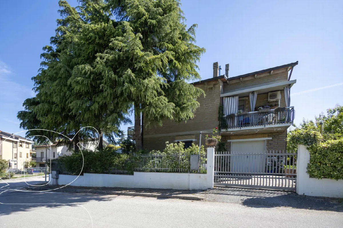 Casa indipendente in vendita a Giano dell'Umbria - foto 1