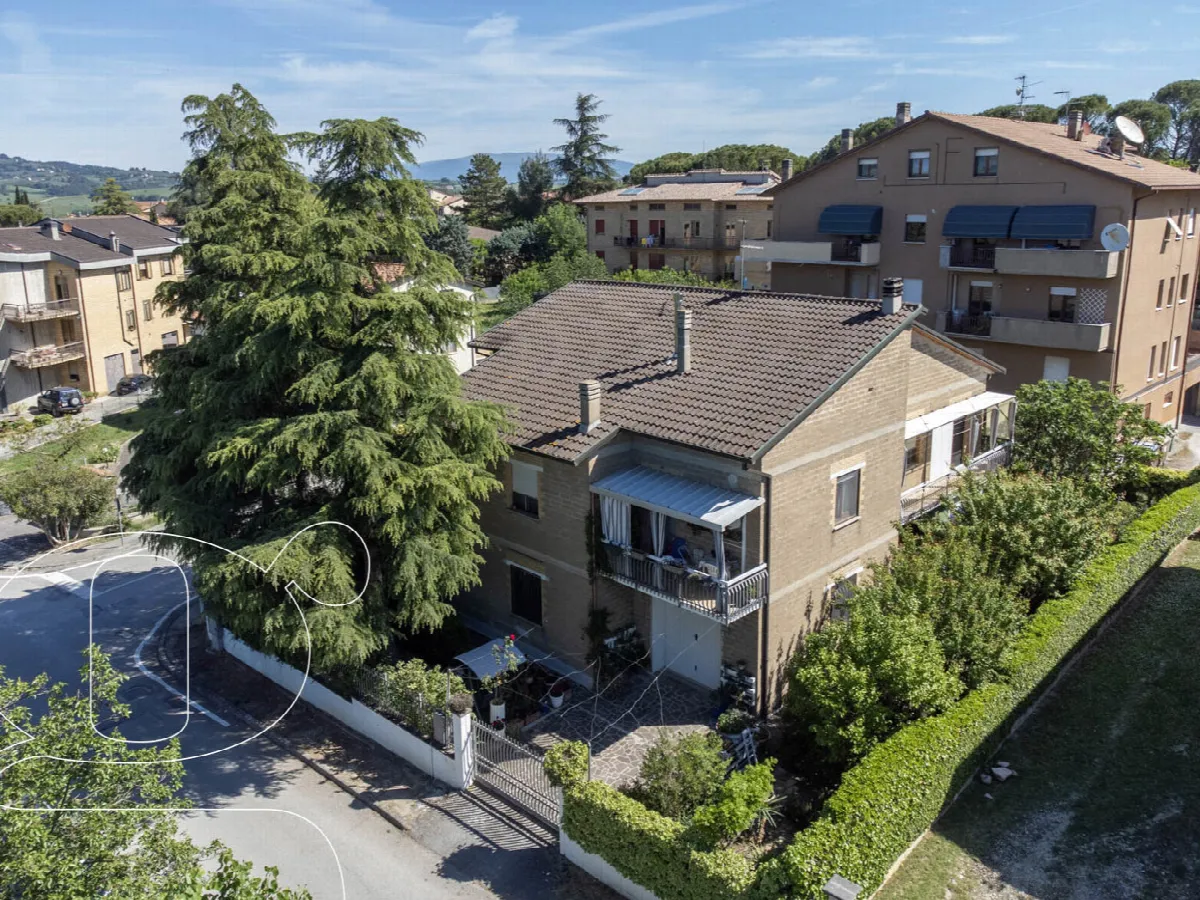 Casa indipendente in vendita a Giano dell'Umbria - foto 2