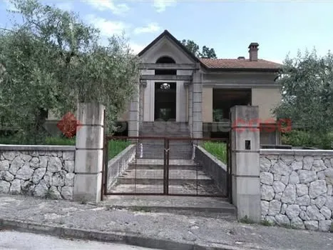 Casa indipendente in vendita a Cassino - foto 1