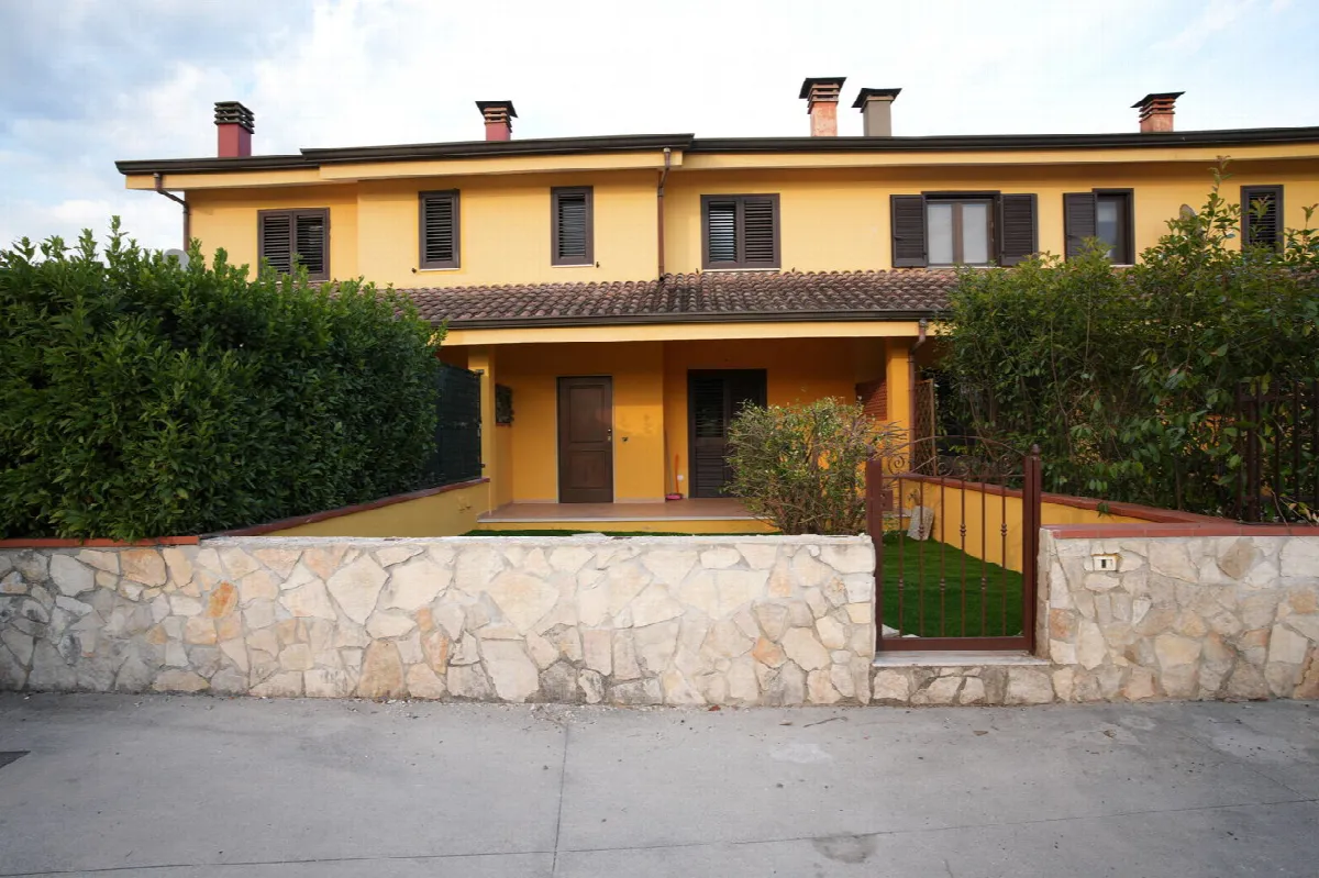 Villetta a schiera in vendita a Cervaro - foto 1