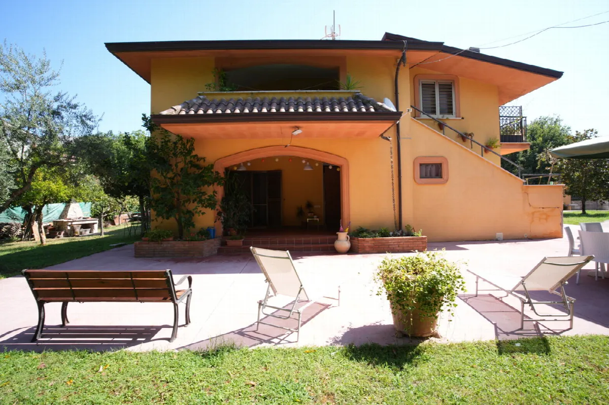 Casa bifamiliare in vendita a San Vittore del Lazio - foto 1