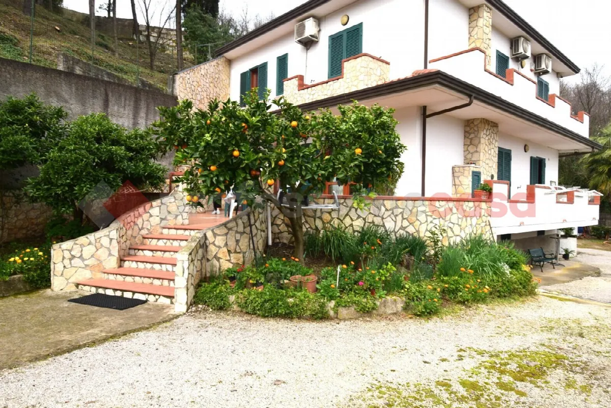 Casa indipendente in vendita a Mercato San Severino - foto 1