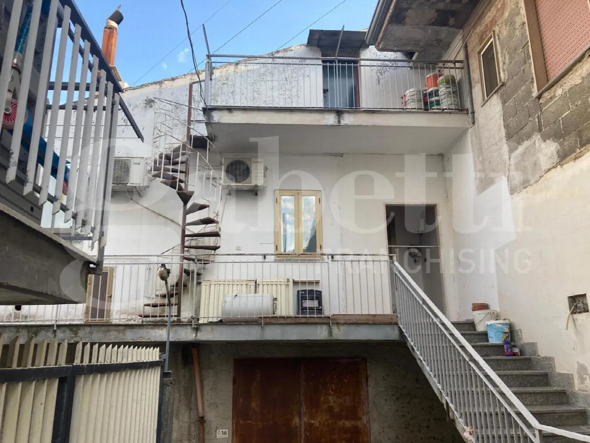 Casa indipendente in vendita a Olevano sul Tusciano - foto 1