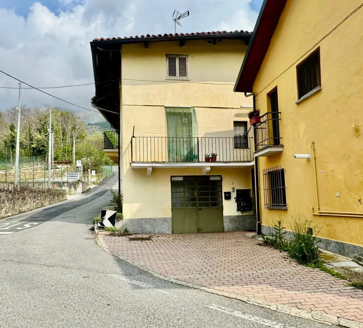 Casa indipendente in vendita a Val della Torre - foto 1