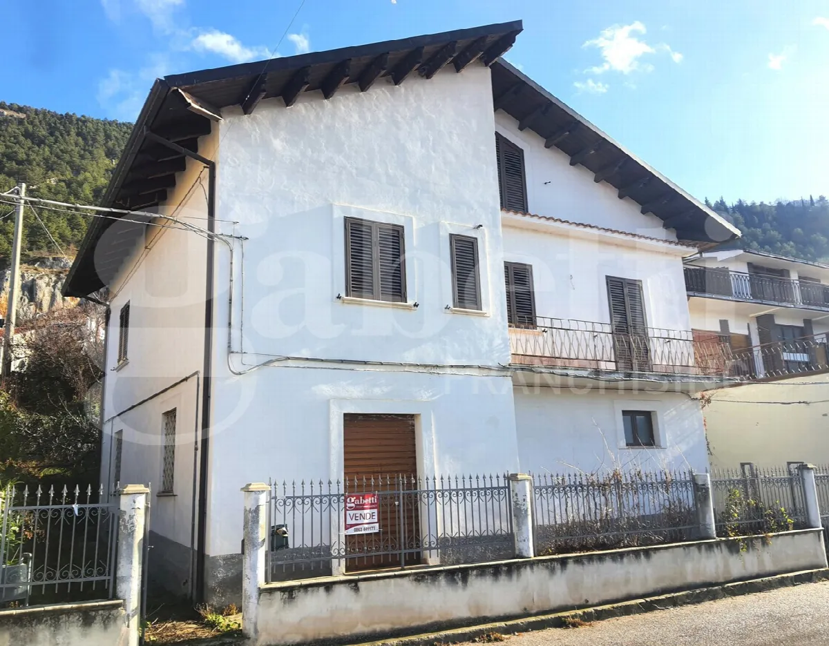 Casa indipendente in vendita a Pescina - foto 1
