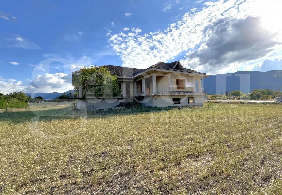 Villa in vendita a Trasacco - foto 1