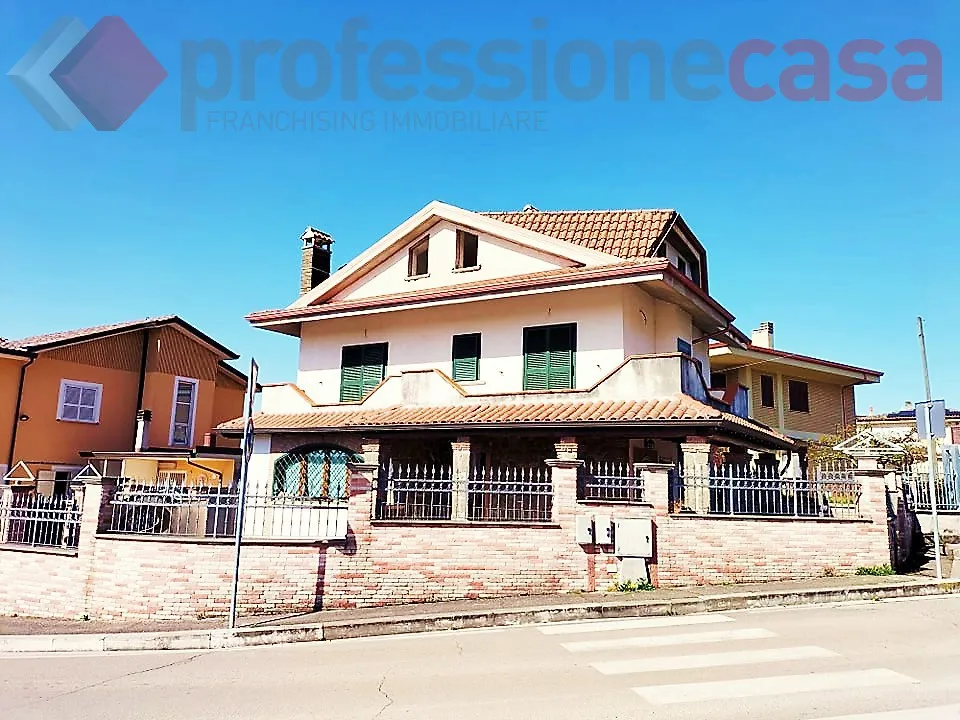 Casa indipendente in vendita a Piedimonte San Germano - foto 1
