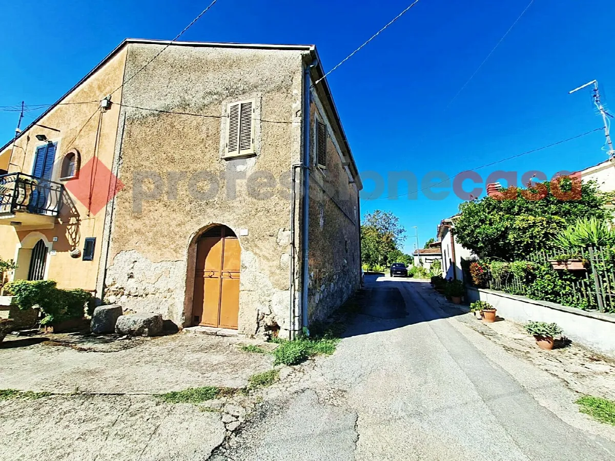 Casa indipendente in vendita a Villa Santa Lucia - foto 1