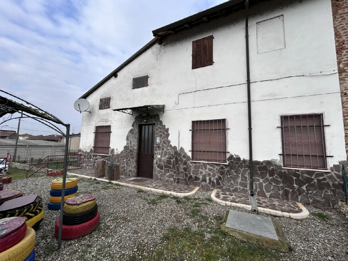 Casa indipendente in vendita a Pieve del Cairo - foto 1