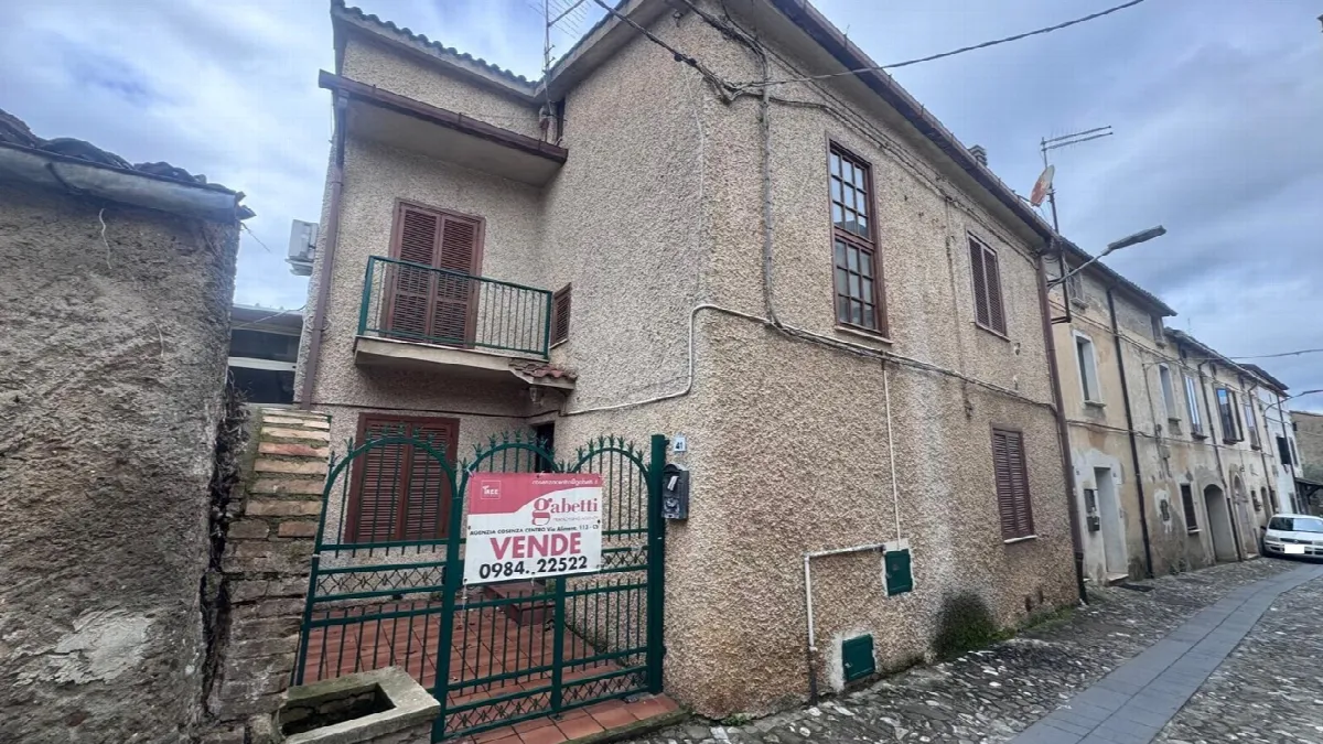Casa indipendente in vendita a Cosenza - foto 1
