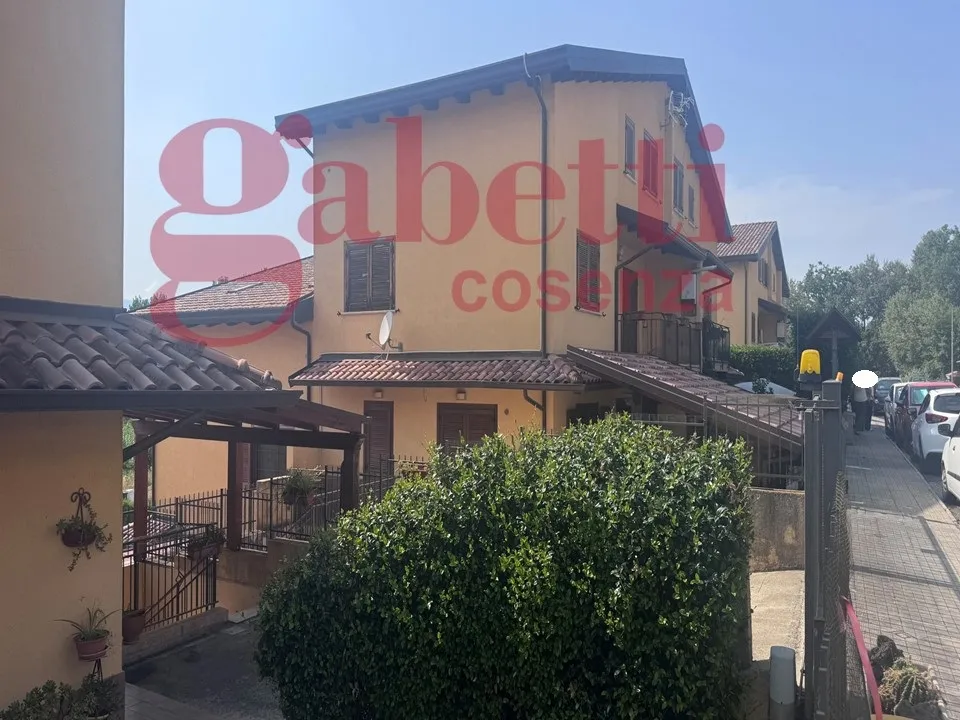 Casa indipendente in vendita a San Pietro in Guarano - foto 1