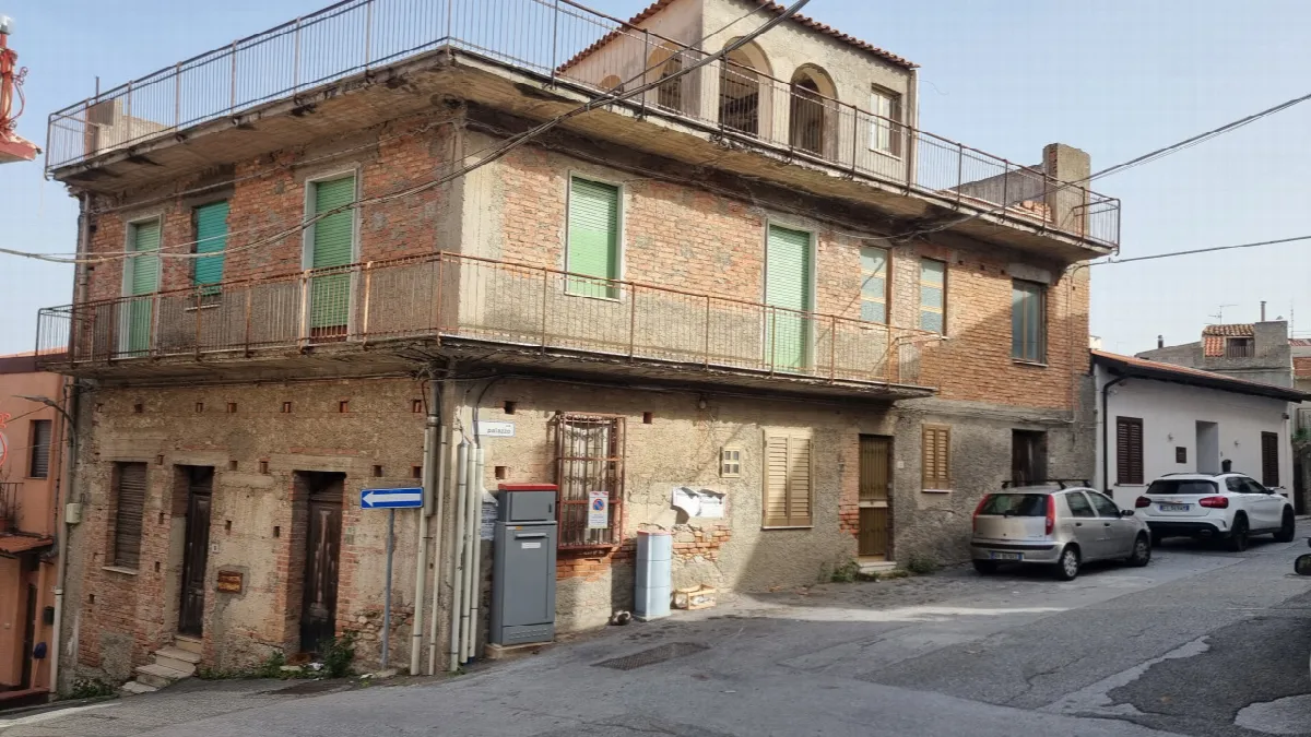 Stabile in vendita a Gualtieri Sicaminò - foto 1