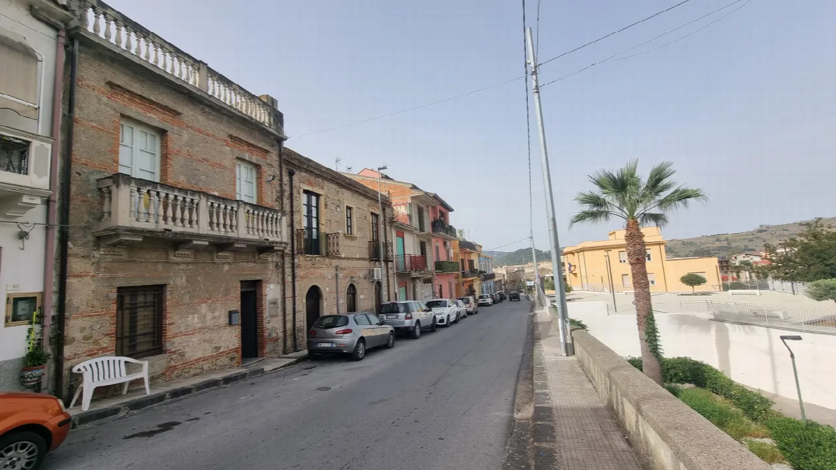 Casa indipendente in vendita a Mazzarrà Sant'Andrea - foto 1