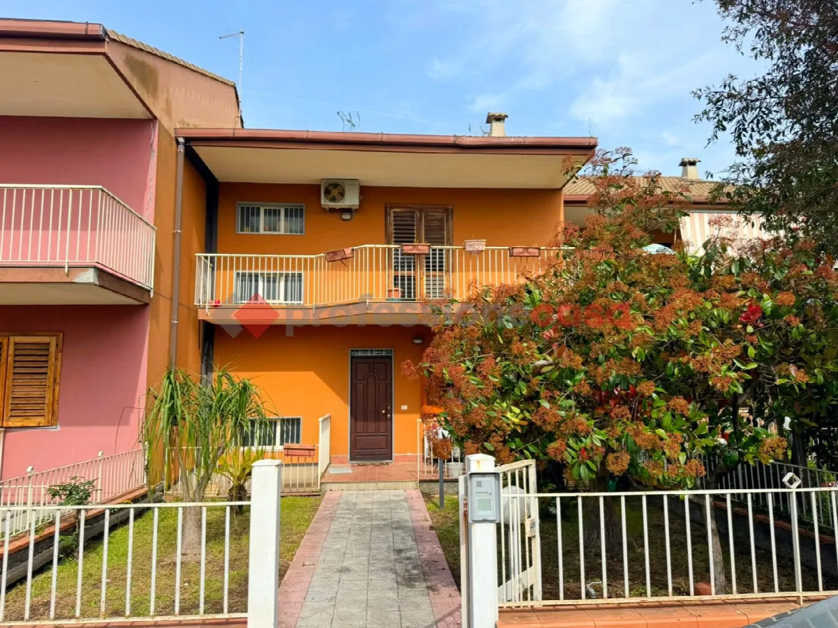 Villetta a schiera in vendita a Aci Sant'Antonio - foto 2