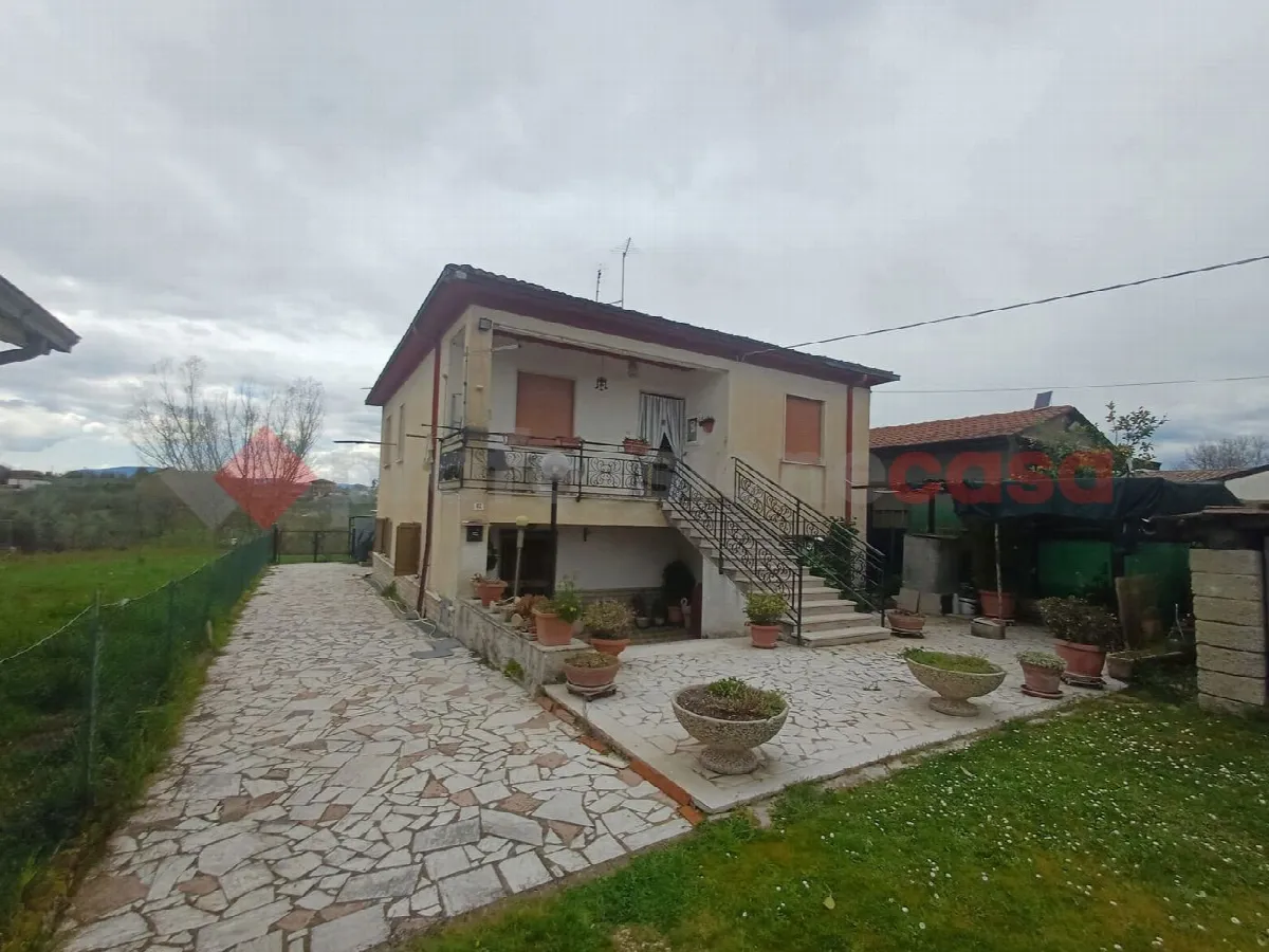 Casa indipendente in vendita a Arce - foto 1