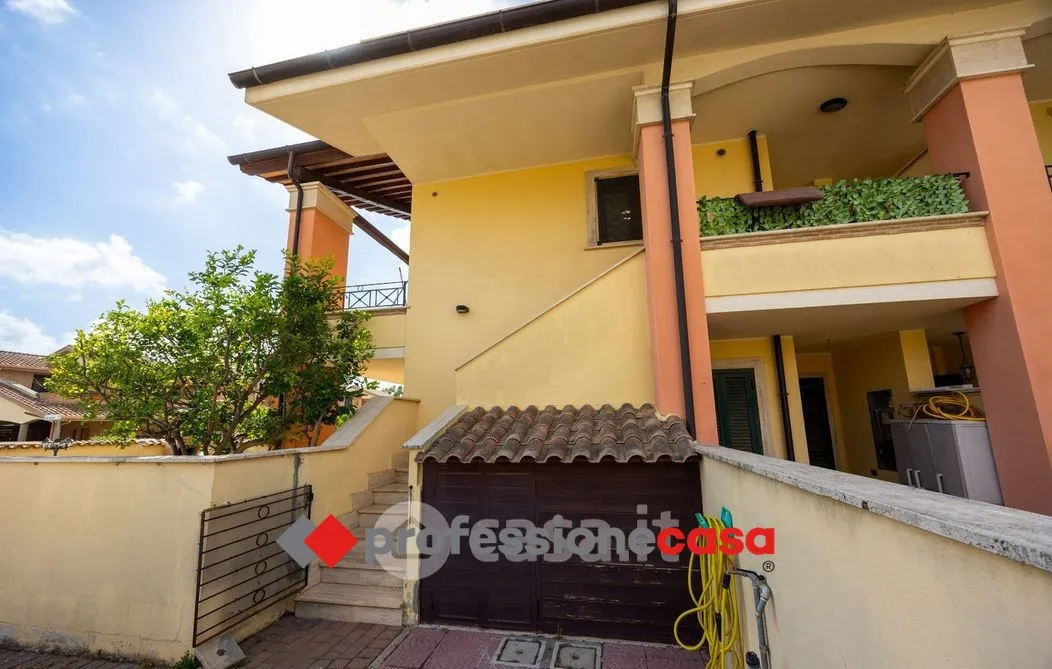Casa indipendente in vendita a Pomezia - foto 1