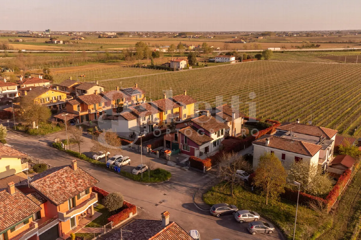 Casa bifamiliare in vendita a Portogruaro - foto 1