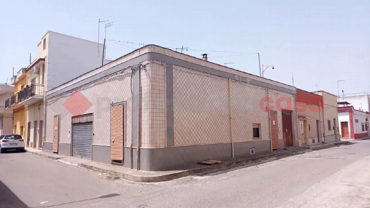 Casa indipendente in vendita a Sava - foto 1