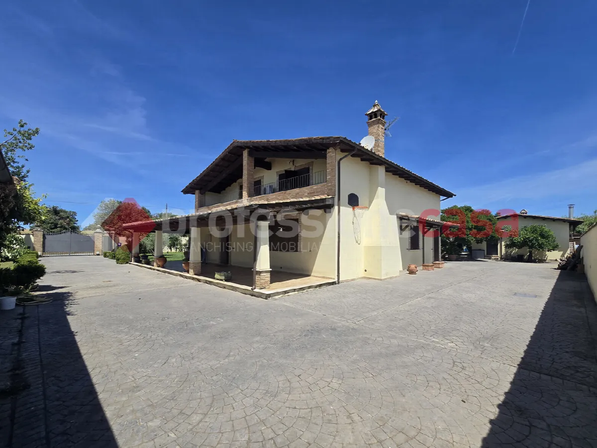 Villa in vendita a Fiumicino - foto 1