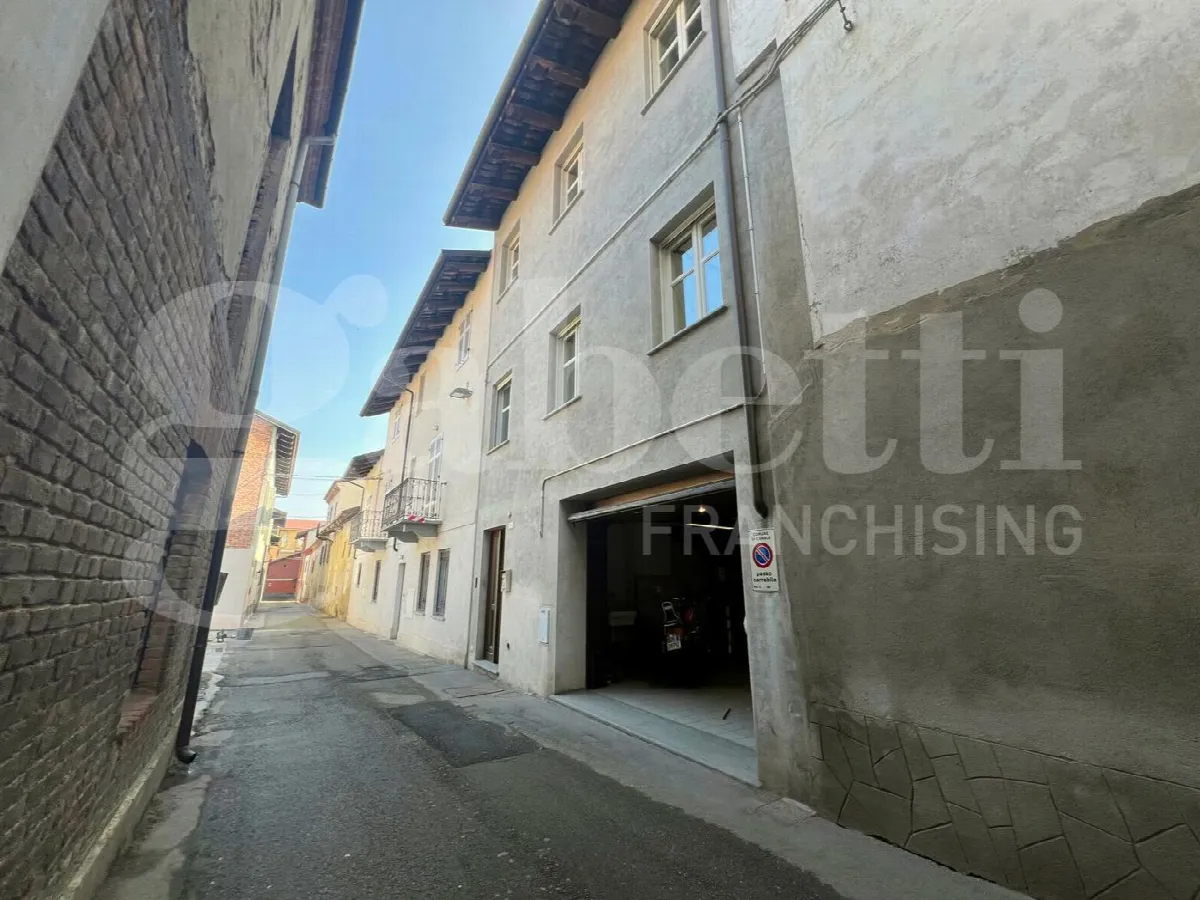 Casa indipendente in vendita a Canale - foto 1
