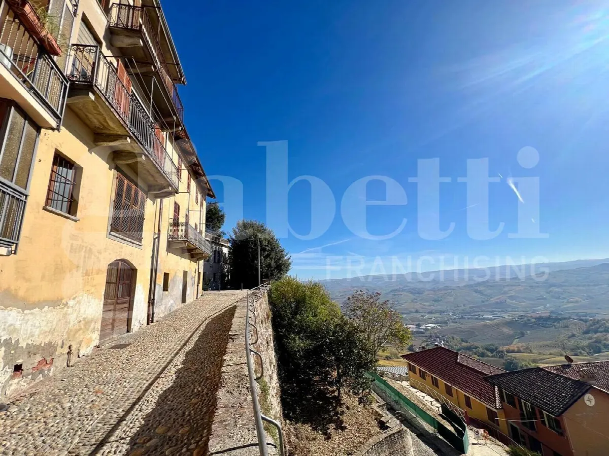 Casa indipendente in vendita a La Morra - foto 1