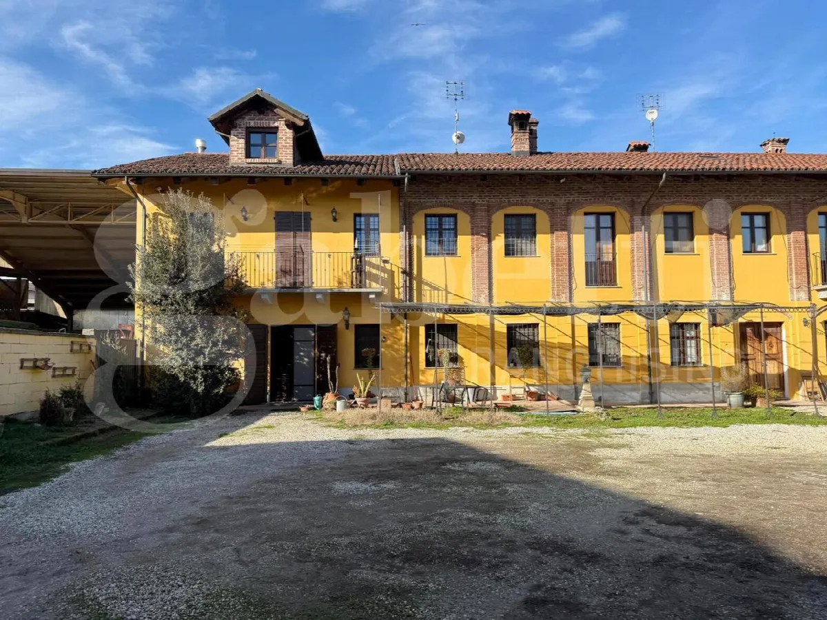 Casa indipendente in vendita a Bra - foto 1