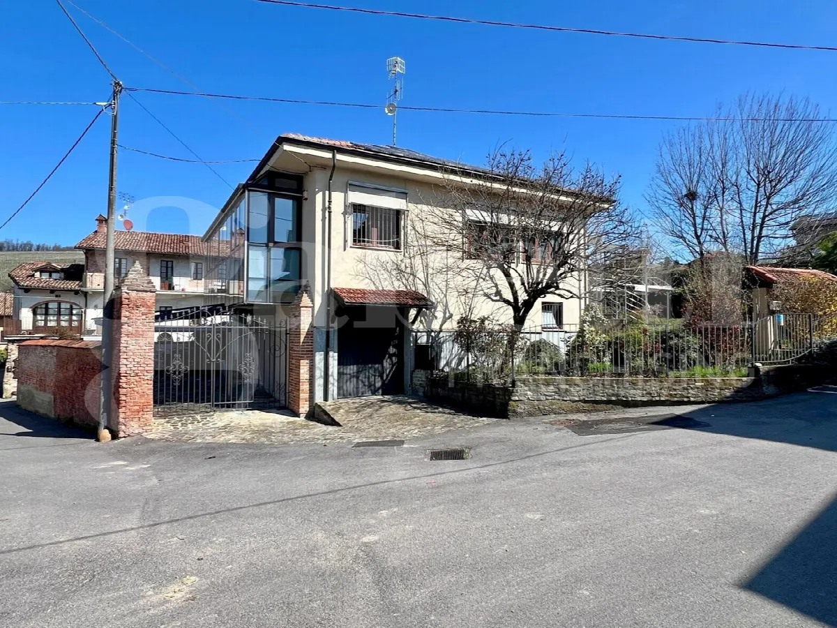 Casa indipendente in vendita a Barolo - foto 1