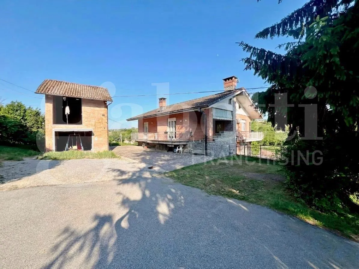 Casa indipendente in vendita a La Morra - foto 1