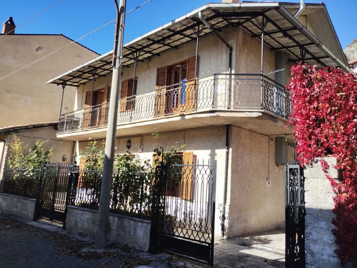 Casa indipendente in vendita a Tagliacozzo - foto 1