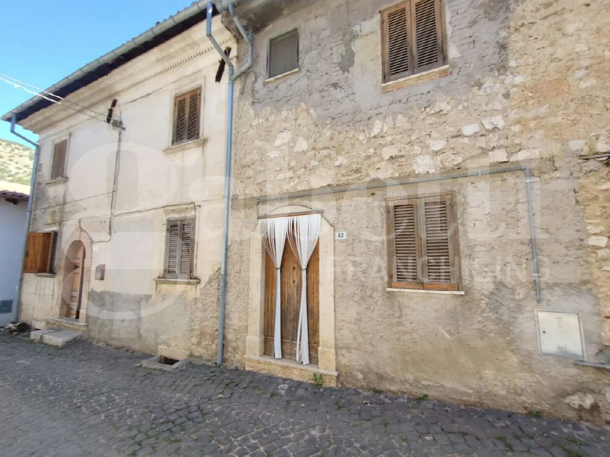 Casa indipendente in vendita a Sante Marie - foto 1