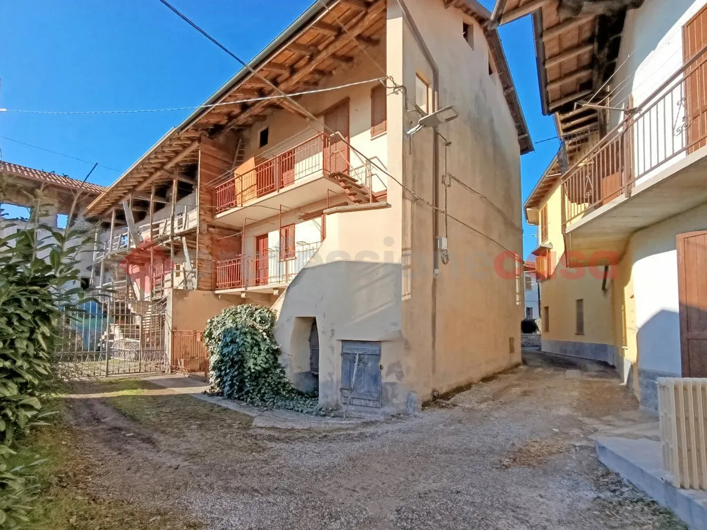 Rustico in vendita a Invorio - foto 1