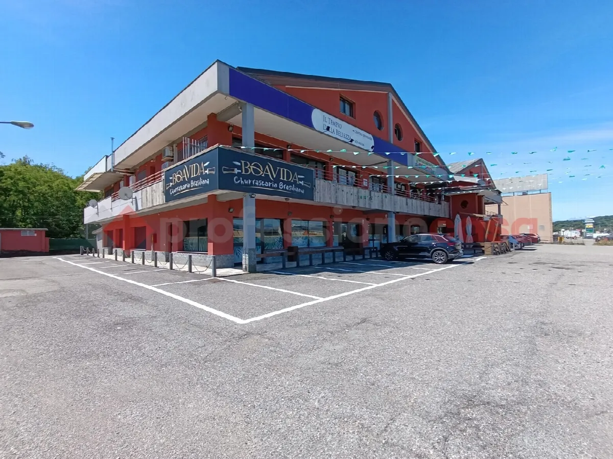 Stabile in vendita a Castelletto sopra Ticino - foto 1