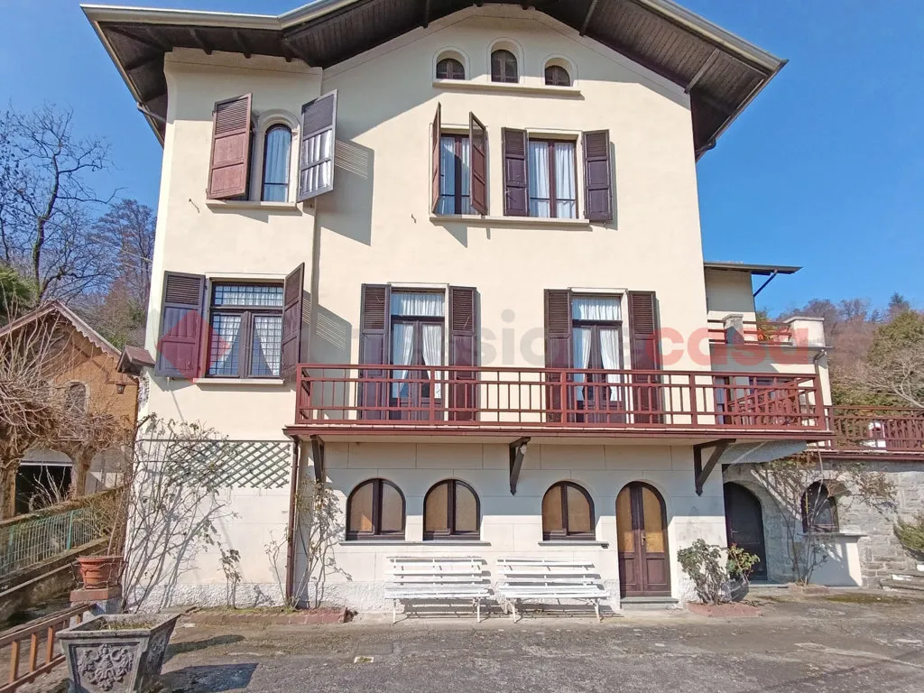 Villa in vendita a Nebbiuno - foto 1