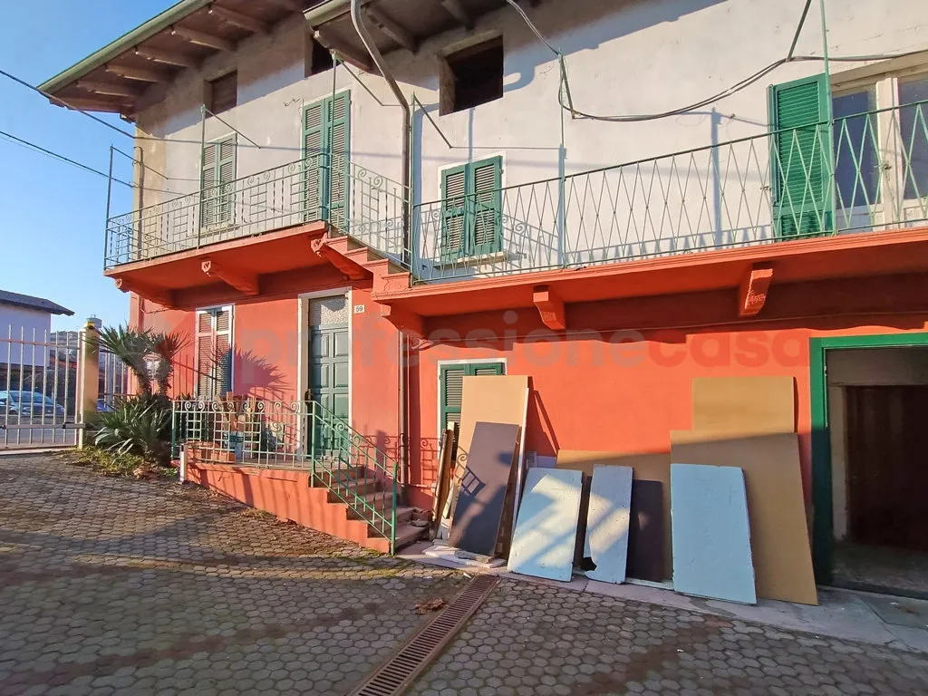 Casa indipendente in vendita a Arona - foto 2