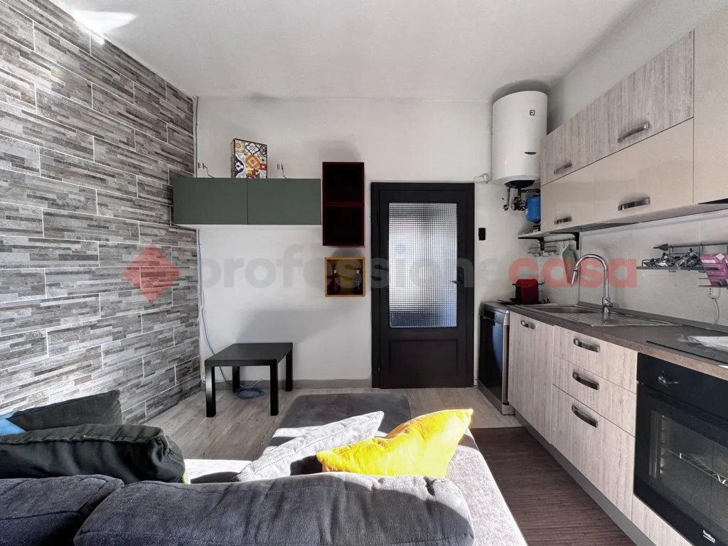 Casa indipendente in vendita a Arona - foto 1