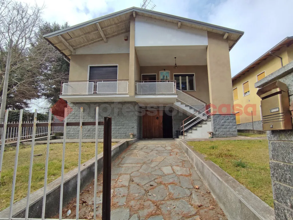 Casa indipendente in vendita a Arona - foto 2