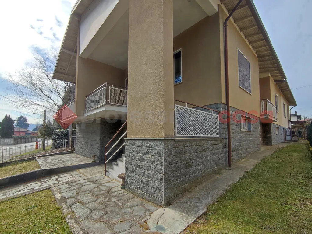 Casa indipendente in vendita a Arona - foto 3
