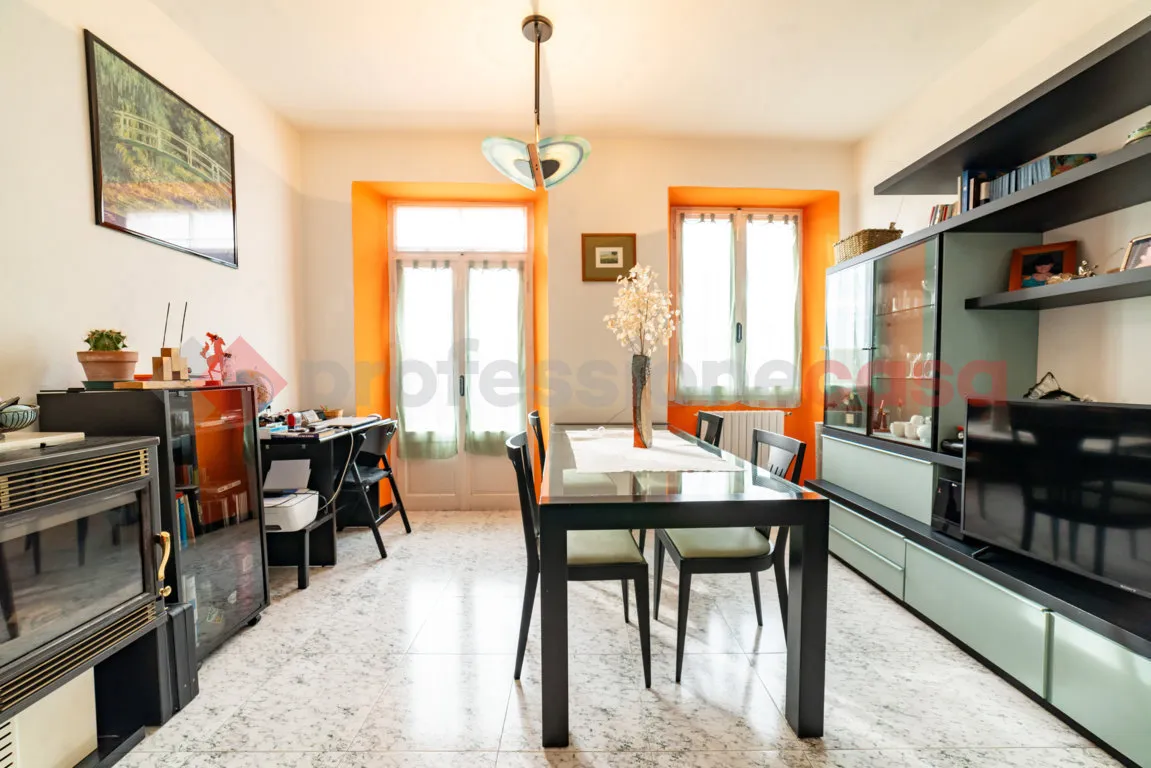 Casa indipendente in vendita a Paruzzaro - foto 1