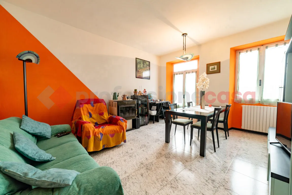 Casa indipendente in vendita a Paruzzaro - foto 3
