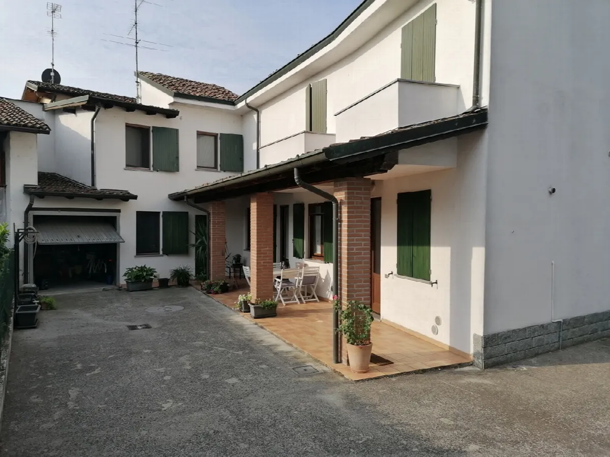 Casa indipendente in vendita a Pandino - foto 1