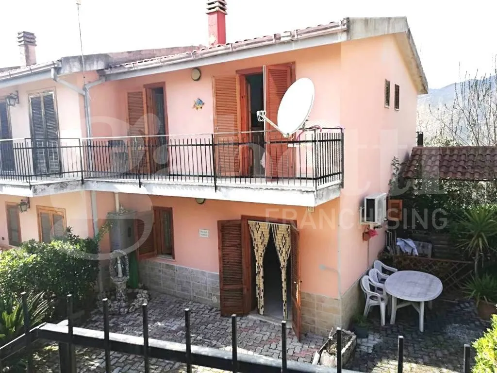 Villetta a schiera in vendita a Galluccio - foto 2
