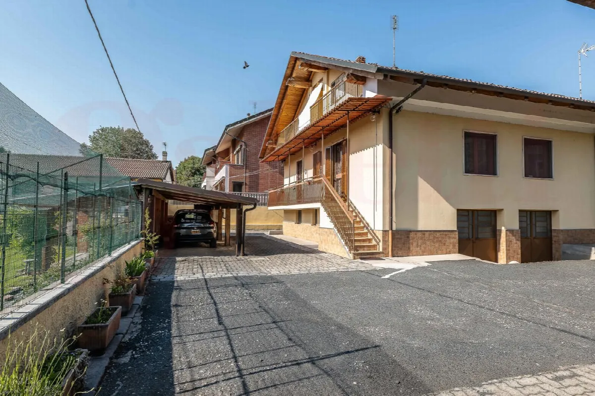 Casa indipendente in vendita a Torino - foto 2