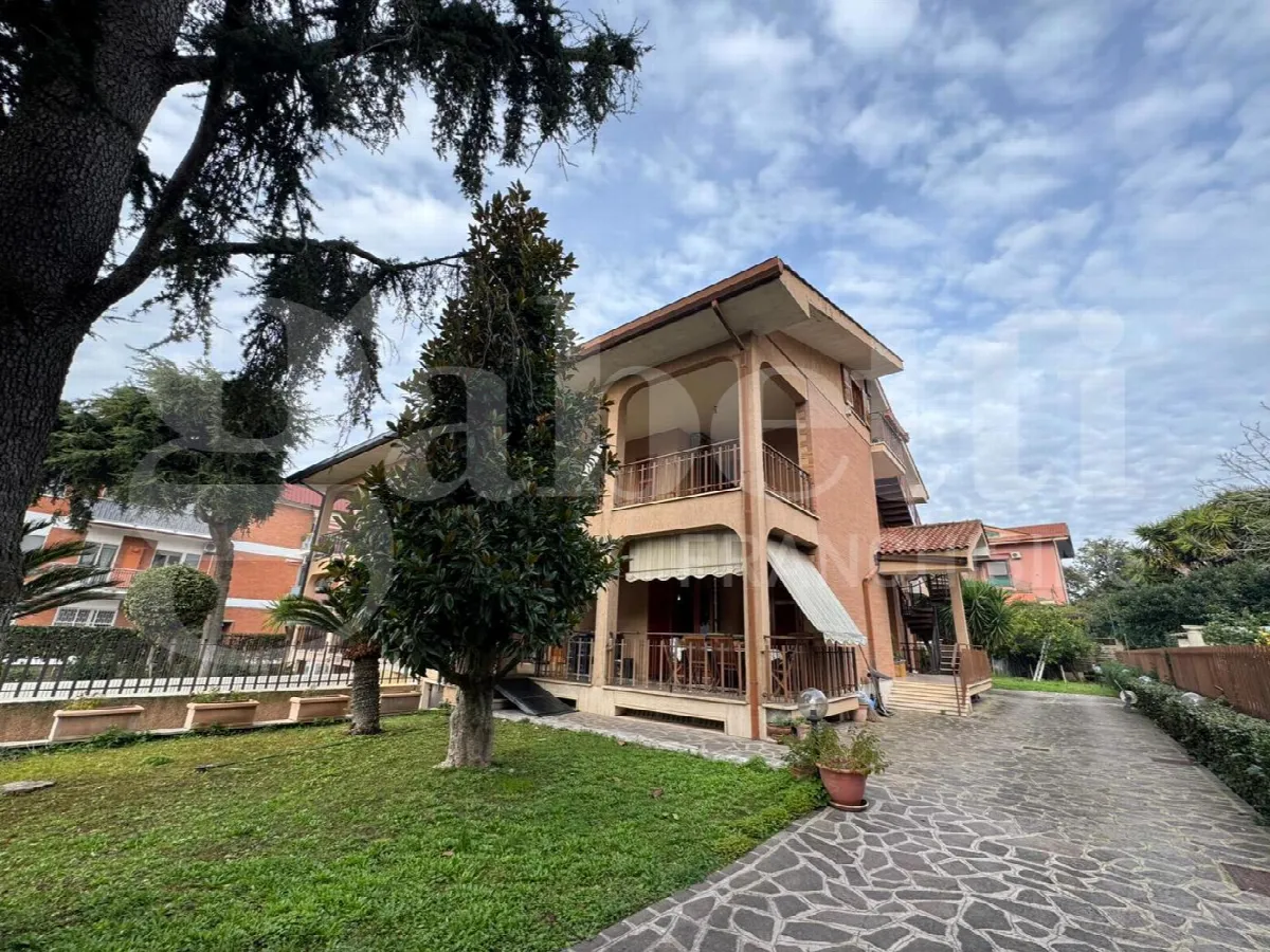 Casa bifamiliare in vendita a Marino - foto 1