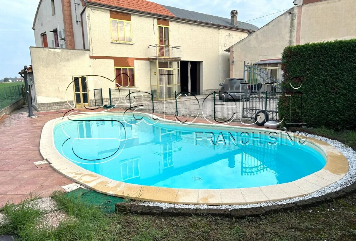 Casa indipendente in vendita a Ferrara - foto 1