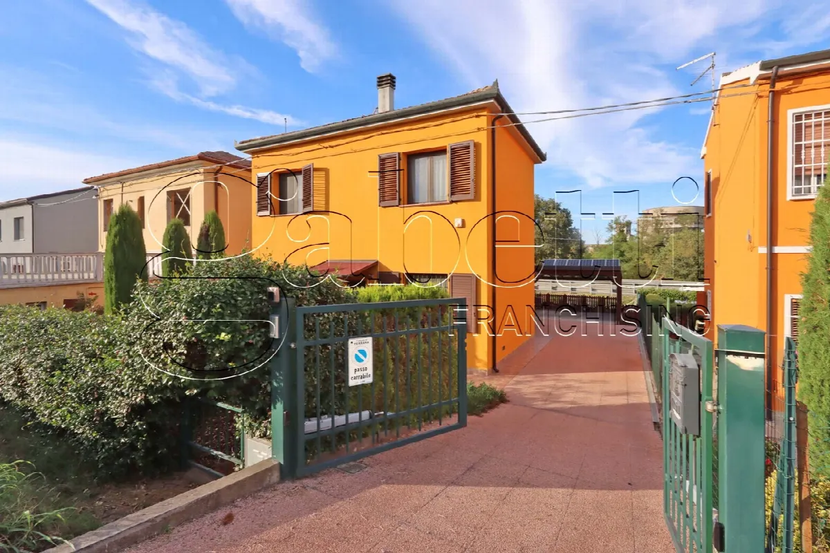 Casa indipendente in vendita a Ferrara - foto 1