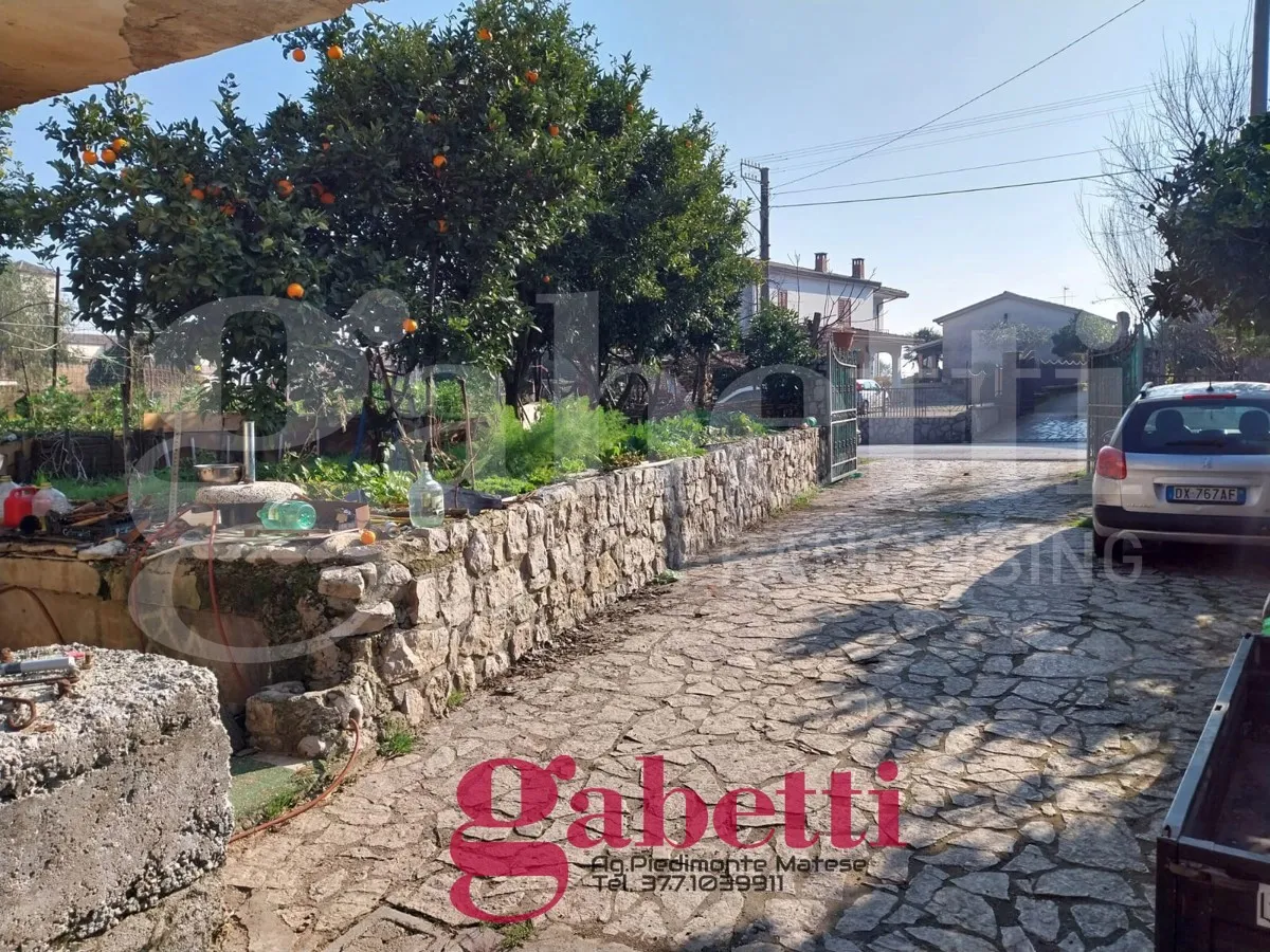 Casa indipendente in vendita a Baia e Latina - foto 2