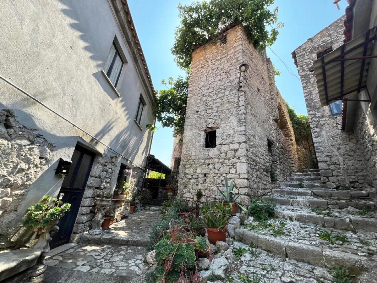 Casa indipendente in vendita a Baia e Latina - foto 2