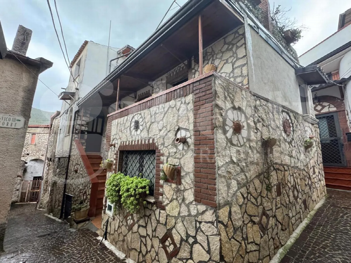 Casa indipendente in vendita a Pratella - foto 2